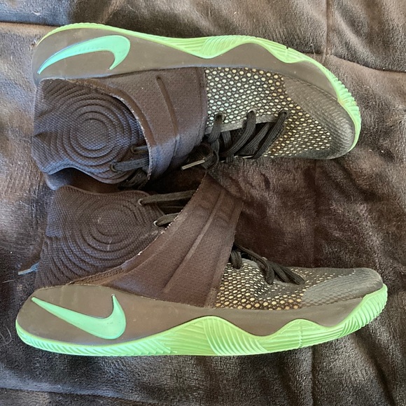 Nike Kyrie Irving Glow’s - Picture 1 of 3